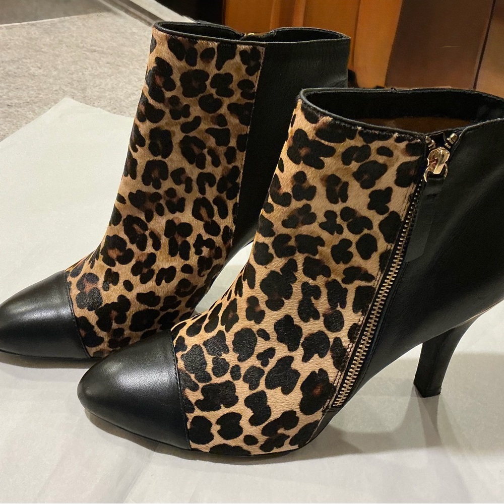 Sofft Wild Animal Print Fiercely Edgy Festival Womens Ankle Bootie Size 10 Bold